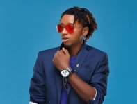 Nigerian Rapper, Yung6ix has been robbed of his car, alongside about $7000 worth of cash.jpeg
